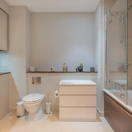 Brand New London Flat With Car Park Apartment Exterior photo