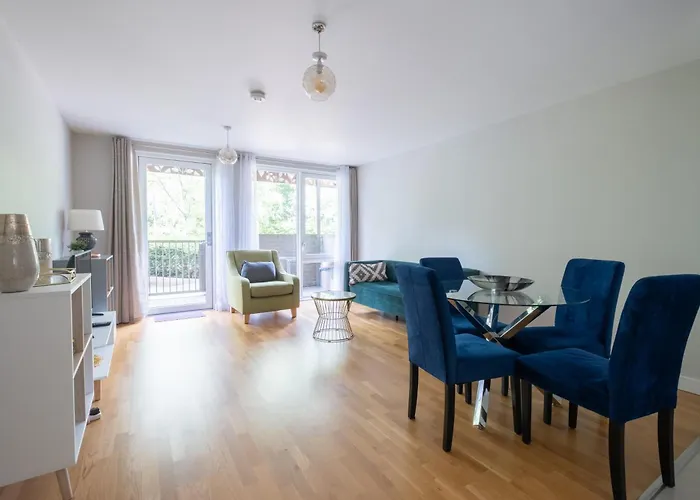 Brand New London Flat With Car Park