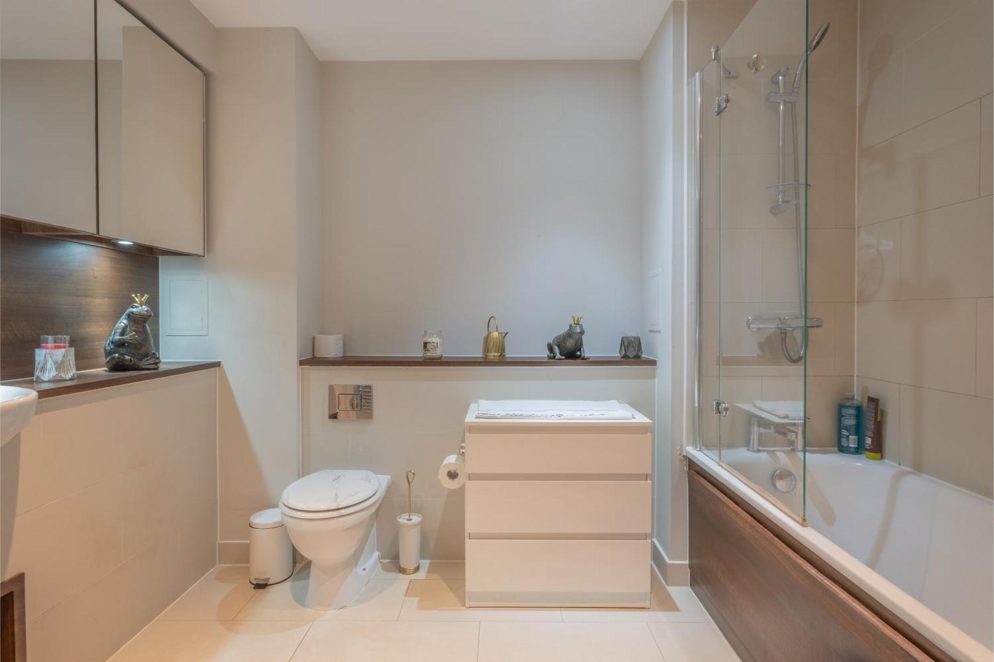 Brand New Flat With Car Park * Лондон